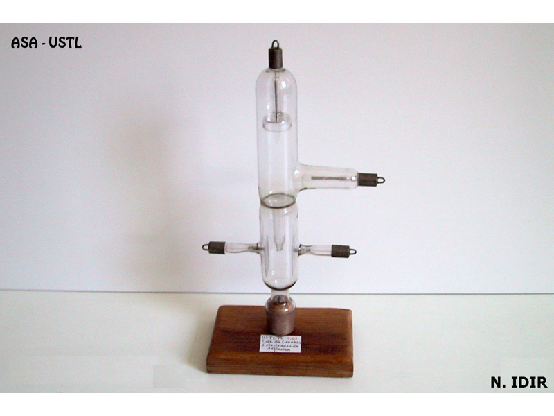 Tube de Crookes à électrodes de déflexion_1