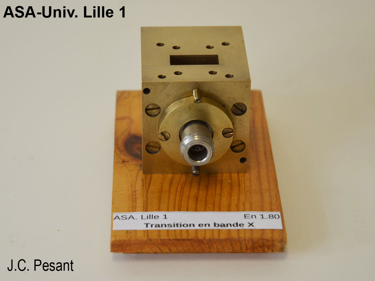 Transition guide-coaxial en bande X_1