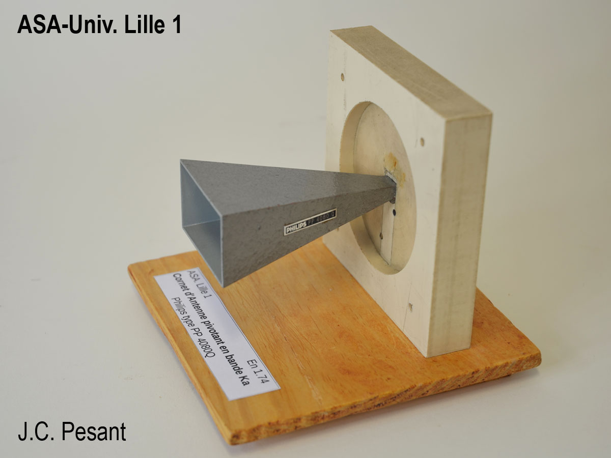 Antenne à cornet pivotant en bande Ka_2