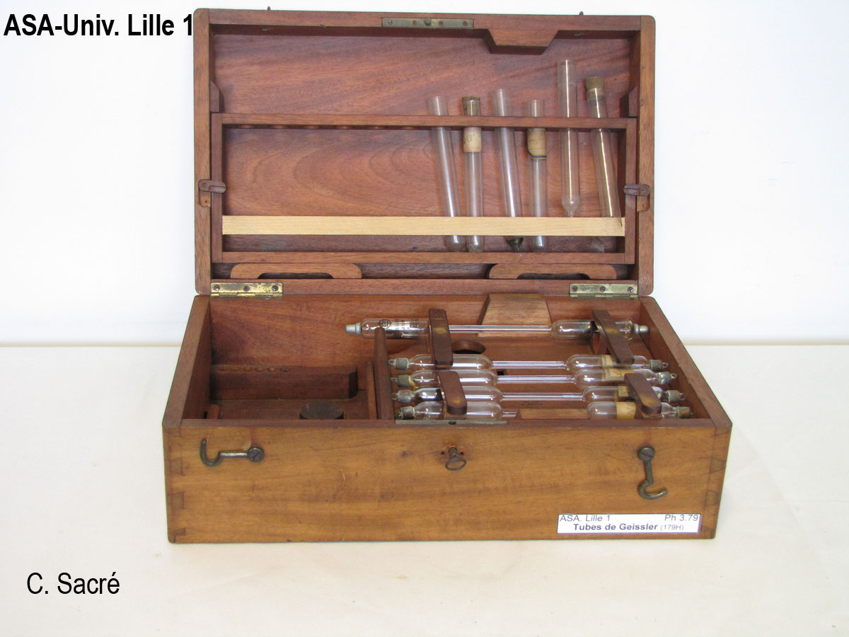 Coffret de tubes de Geissler_1