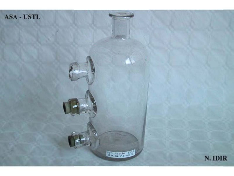 Vase de Mariotte à trois orifices latéraux_2