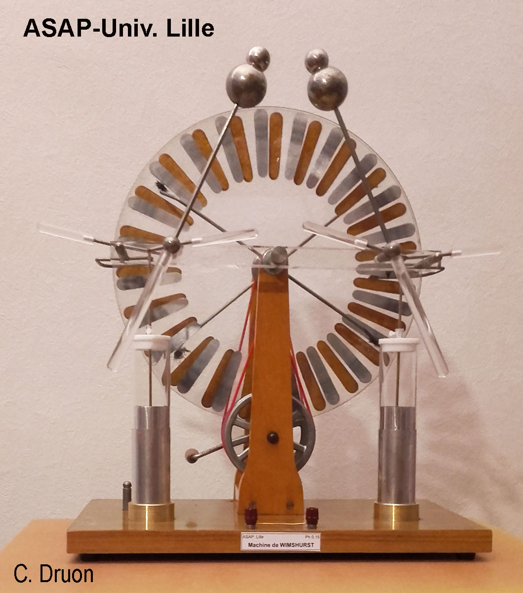 machine_de_wimshurst_de_face