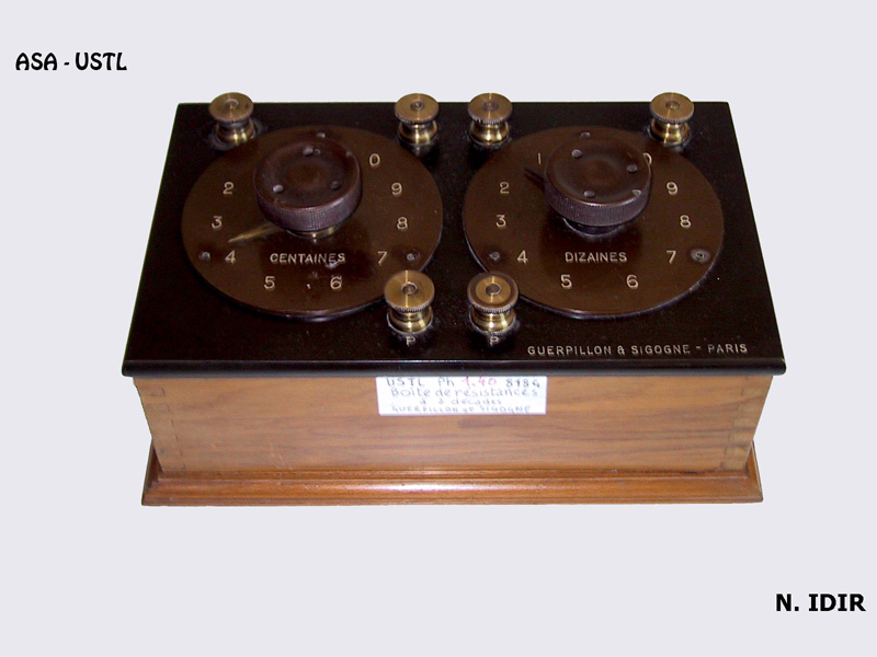 Boîte de résistances à décades_1