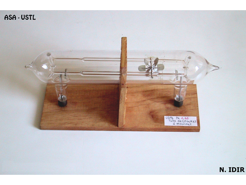 Tube de Crookes au moulinet_1