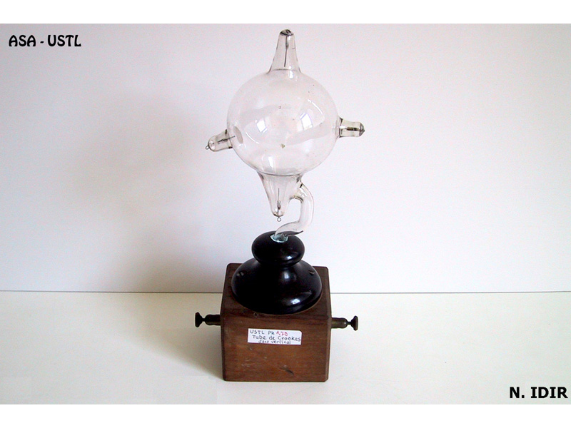 Tube de Crookes d'axe vertical_1