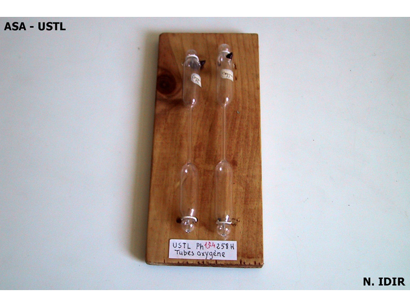 Tubes de Plücker à oxygène_1