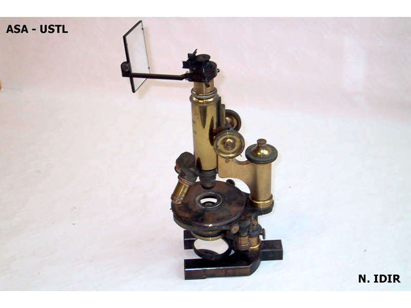 Microscope de recherche 1900_1