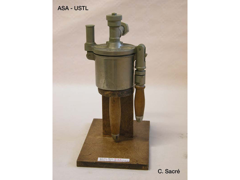 Réalisation de blocs de carboglace_1