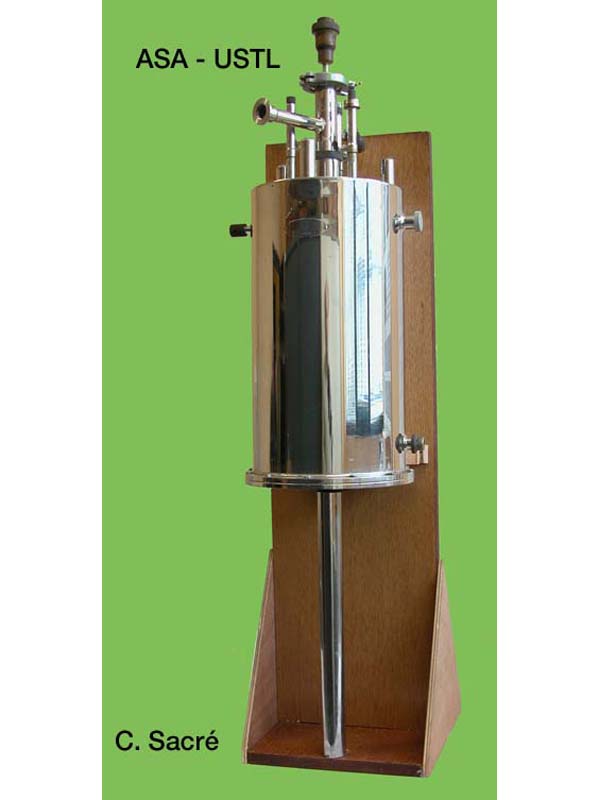 Cryostat à réserve d’hélium_1