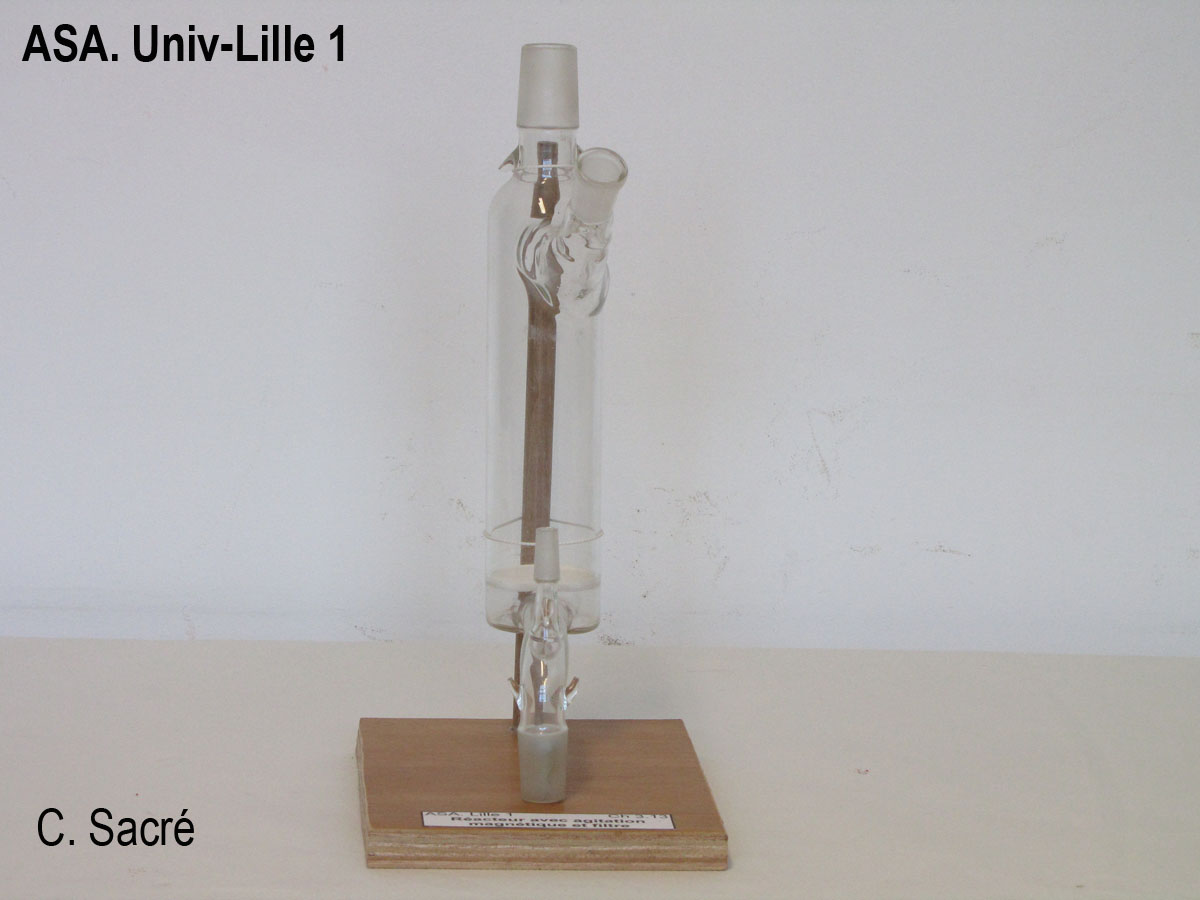 Réacteur avec agitateur et filtre_1