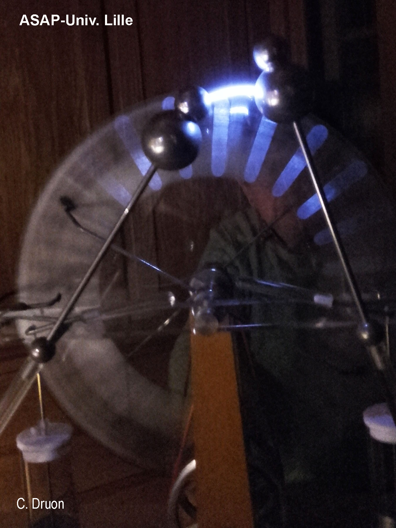 machine_de_wimshurst-arc