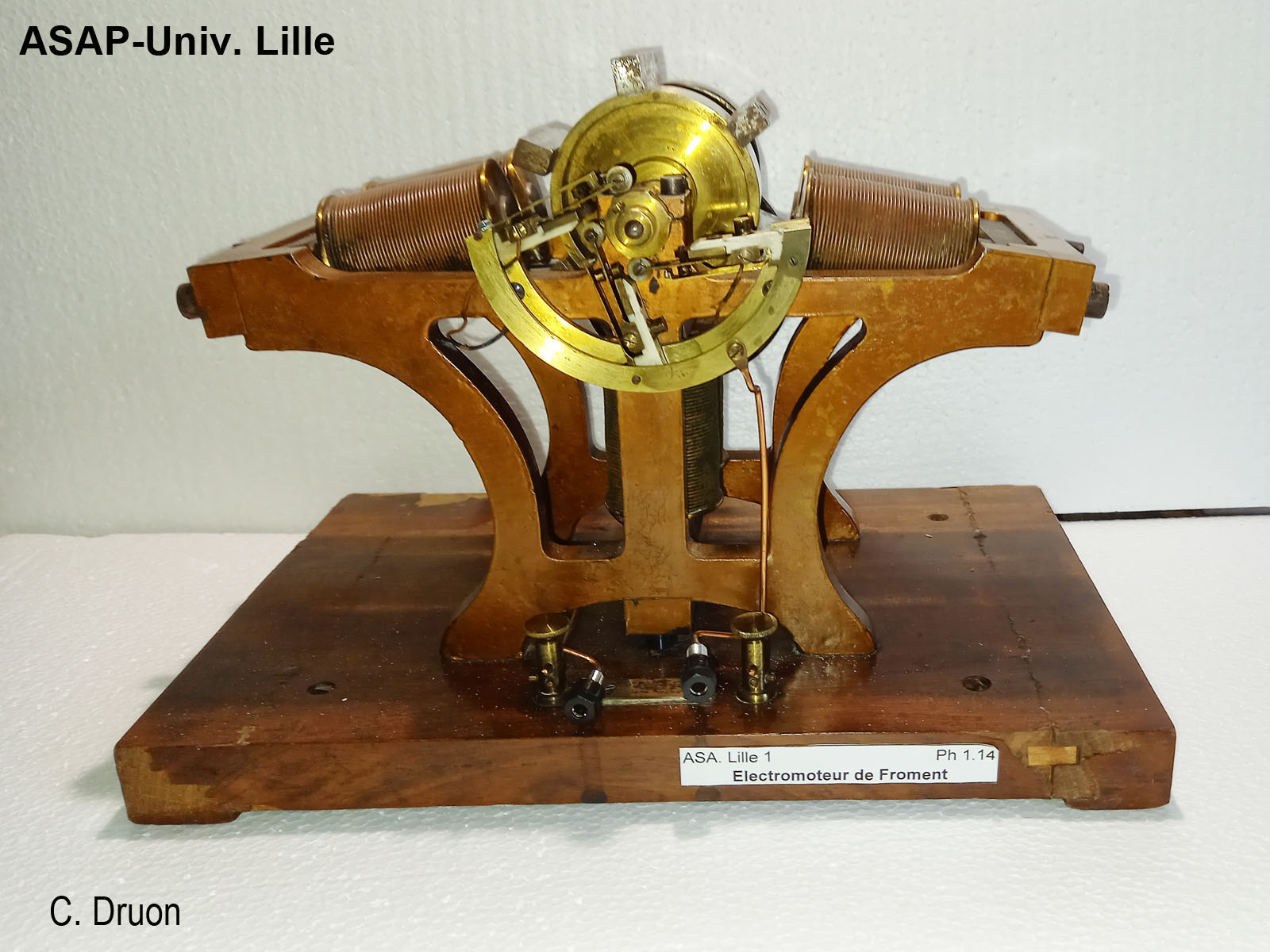 electromoteur_de_froment_cote_contacts